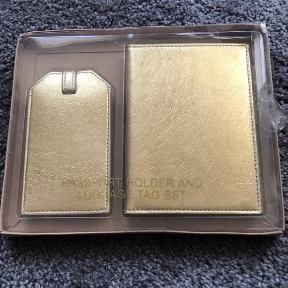 Forever 21 Other - 🌵Passport holder and luggage tag set